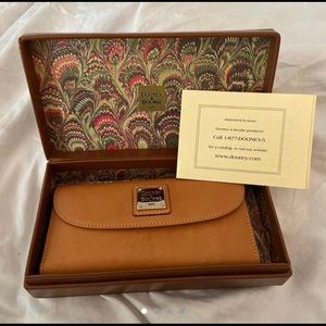Dooney & Bourke tan Wallet